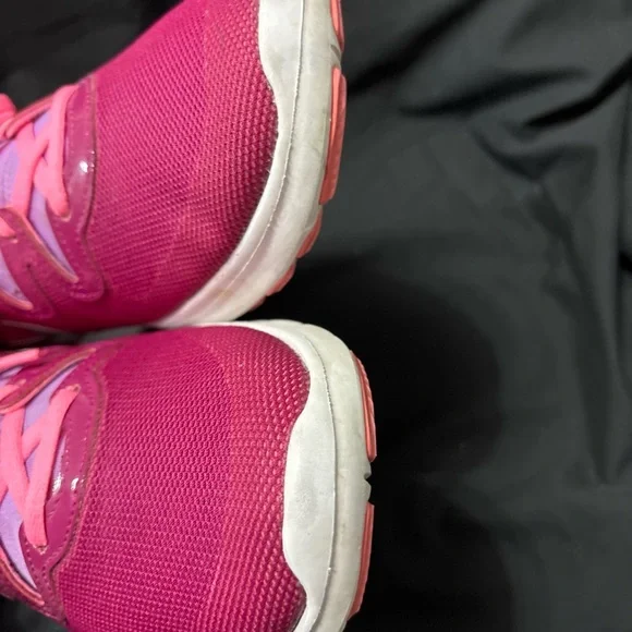 Nike Women's Air Max Fusion Fuchsia and Lavender Sneakers - Picture 4 of 9